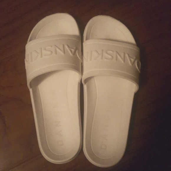 DANSKIN ATHLETIC SLIDES - Picture 2 of 2